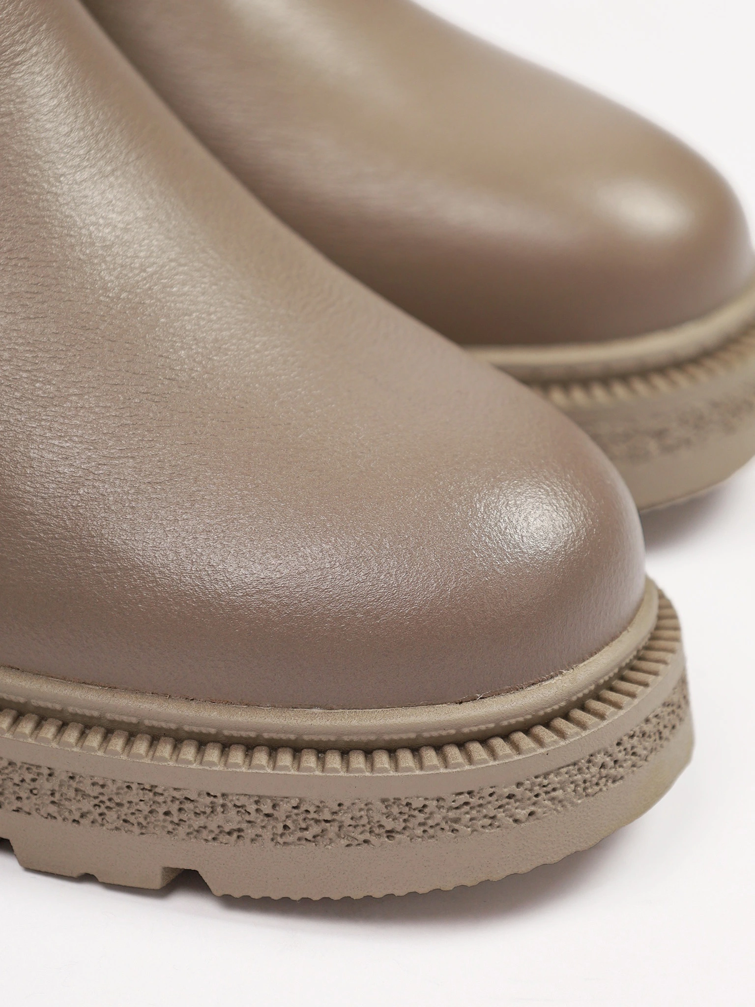 Ботинки серого цвета с двумя боковыми молниями